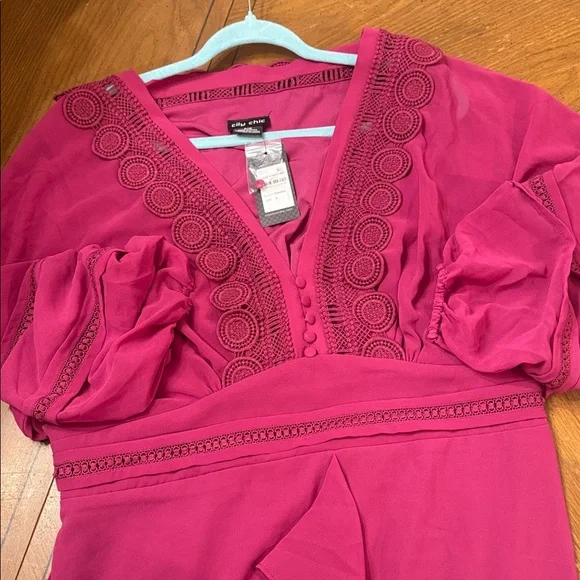 NWT City Chic Sweetheart Embroidered V-Neck Bohemian Dress in Fuchsia size 16 - Picture 6 of 8